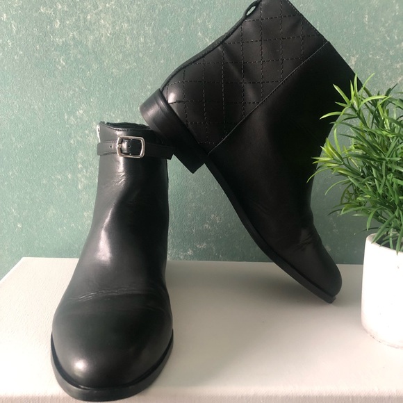 Ann Taylor Shoes - Ann Taylor blk size 8 leather bootie